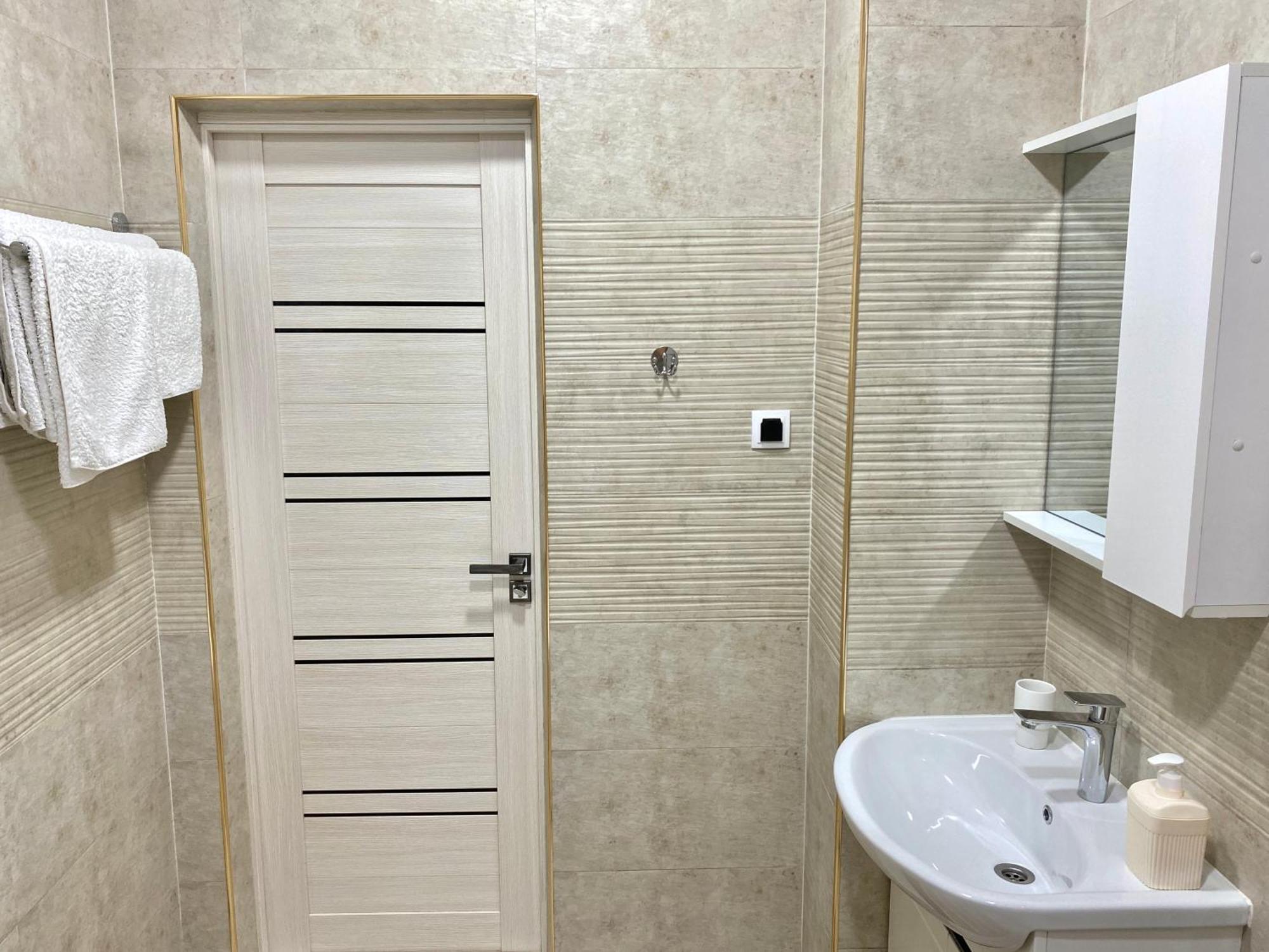 Spacious Apartment In New Building, Near The City Center And Airport タシュケント エクステリア 写真